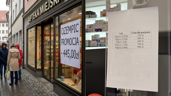 To już się dzieje. Apteki wywieszają menu z „Ozempiciem”