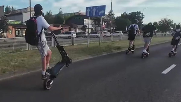 Inowrocław kolejnym miastem, które nie radzi sobie z dzieciakami na hulajnogach