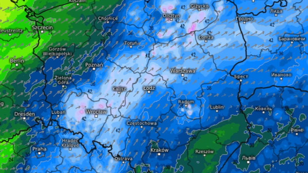 Nocne superkomórki i uderzenie nawałnic. Front wyprze gorąco z Polski. Grad do 5 cm i wiatr 100 km/h