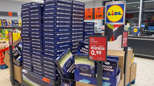Lidl wystawił całe stosy na promocji. 99 groszy, a do tej pory kosztowało 15,99 zł