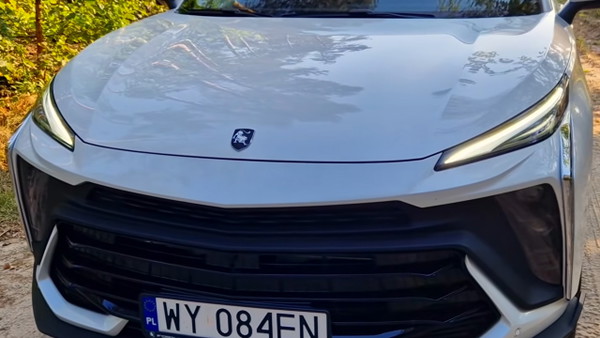 Chiński samochód Forthing T-FIVE poniżej 100 tysięcy złotych. Wygląda, jak Lamborghini Urus