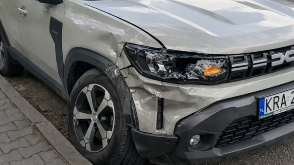 Rozbita Dacia Duster. Tak wyglądają ceny i dostępność części