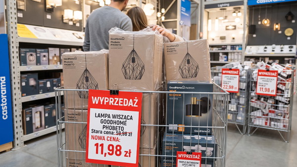 Castorama ma wyprzedaż. Designerska lampa loftowa przeceniona o 80%. Cena spadła do 11,98 zł