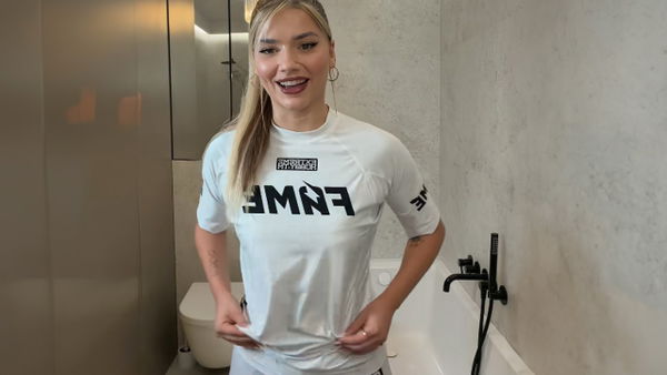 Julia Żugaj w koszulce Fame MMA. Influencerka zasiała masę plotek