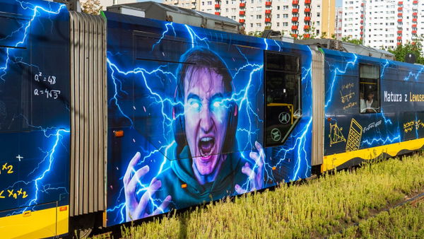 Polski streamer Lewus zrobił reklamę na tramwajach. Dopiero potem zauważył literówkę