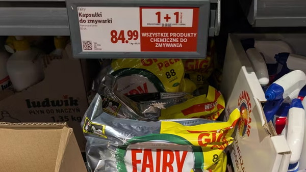 Wszyscy biorą, bo Lidl przecenił kapsułki Fairy. Wielka paczka za 84,99 zł
